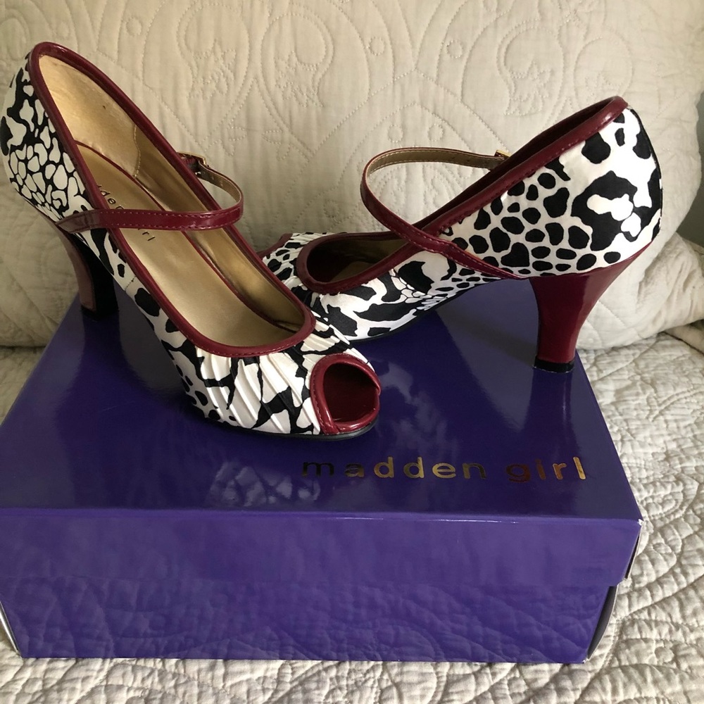 Madden Girl, 6 1/2 Black & White Peep Toe Heels